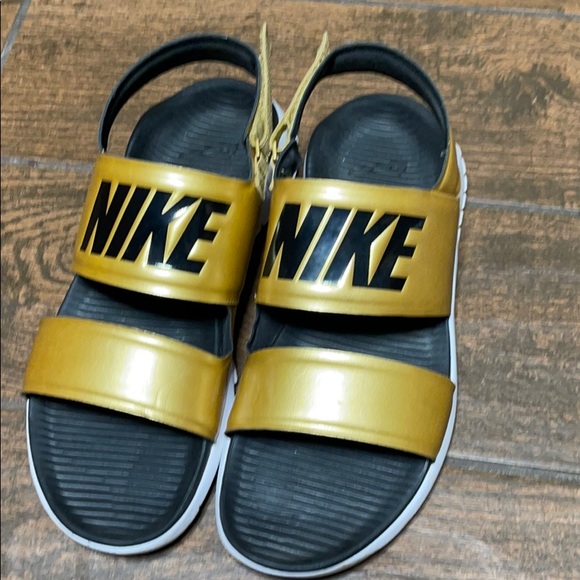 nike tanjun sandals yellow